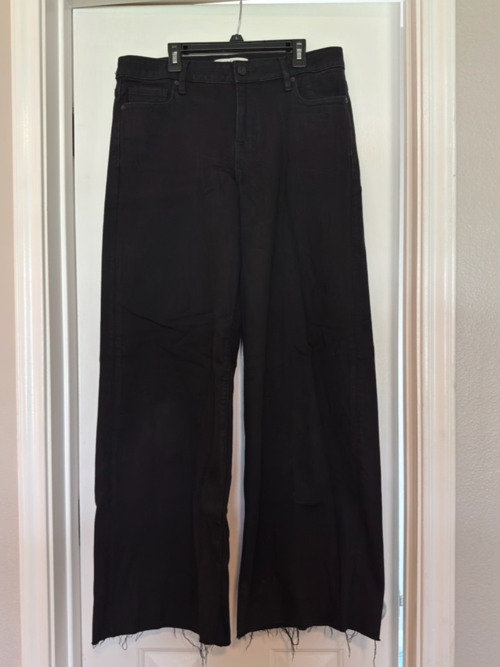 Hidden High-Rise Black Wide-Leg Jeans with Raw Hem